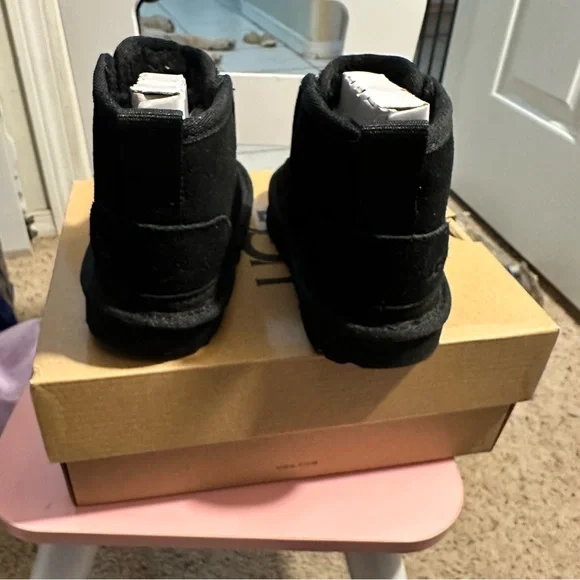 UGG 
Toddlers' Neumel EZ-Fit Chukka - Picture 2 of 7